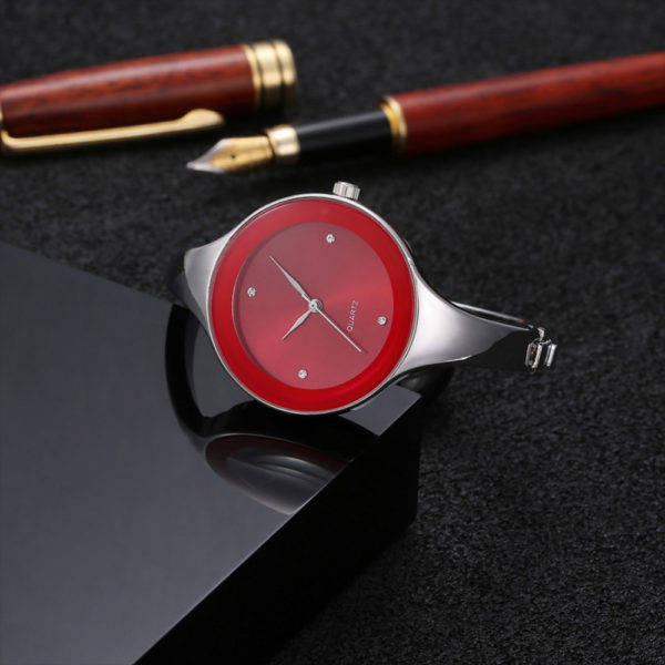 Dámske dizajnové červené hodinky