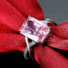 Pozlátený prsteň s ružovým obdĺžnikovým zirkónom