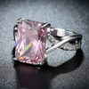 Pozlátený prsteň s ružovým obdĺžnikovým zirkónom