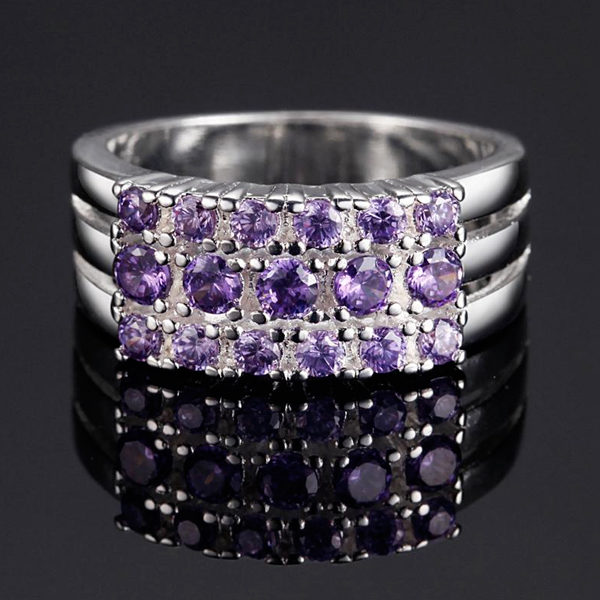Široký prsteň s fialovými zirkónmi