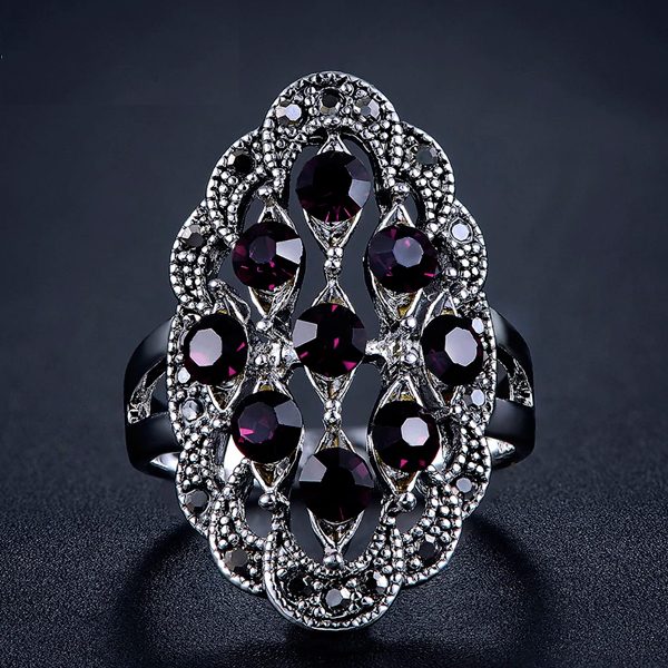 Elegantný veľký prsteň s tmavofialovými kryštálmi