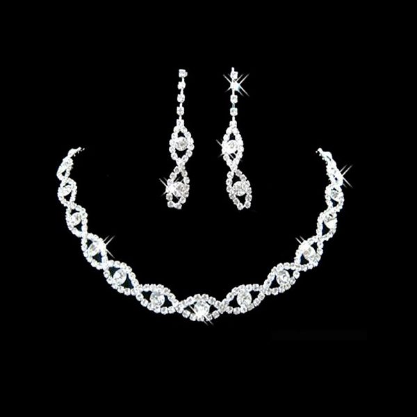 Trendový set náušníc a náhrdelník s kryštálmi